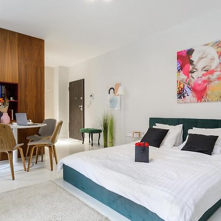 Modern Apartments With Access To The Pool Near Rondo Daszynskiego Station Varsovia Exterior foto
