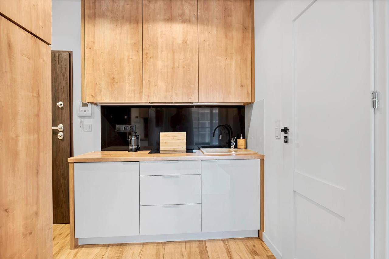 Modern Apartments With Access To The Pool Near Rondo Daszynskiego Station Varsovia Exterior foto