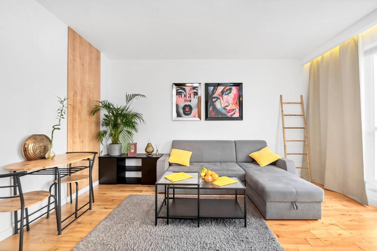 Modern Apartments With Access To The Pool Near Rondo Daszynskiego Station Varsovia Exterior foto